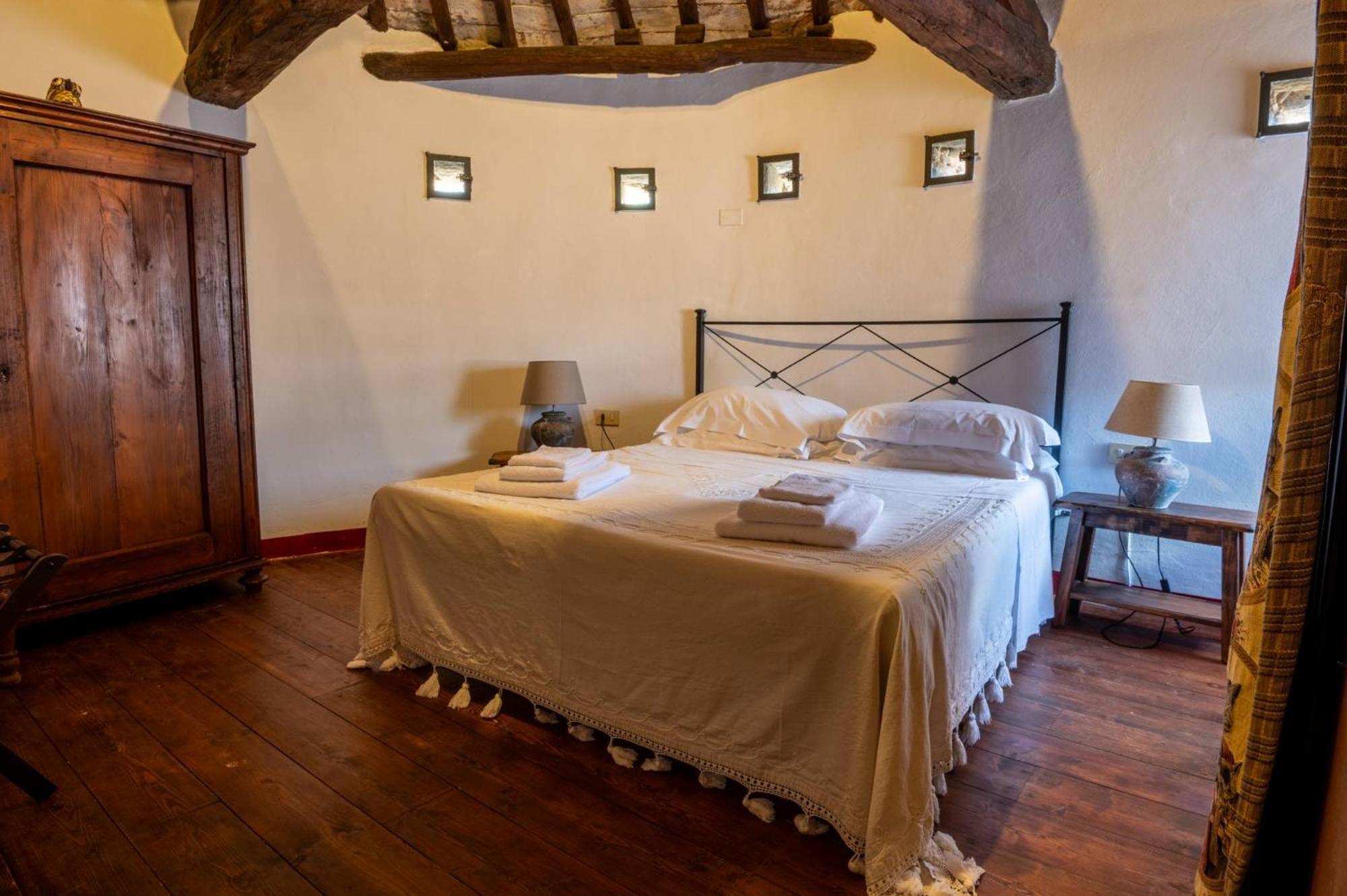 Castello Valenzino Bed and Breakfast Antognola Eksteriør billede