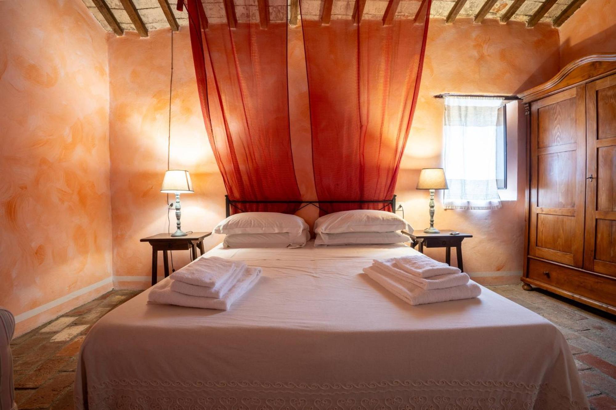 Castello Valenzino Bed and Breakfast Antognola Eksteriør billede