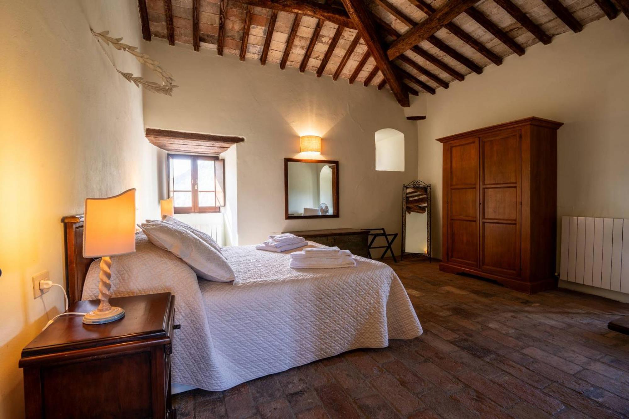 Castello Valenzino Bed and Breakfast Antognola Eksteriør billede