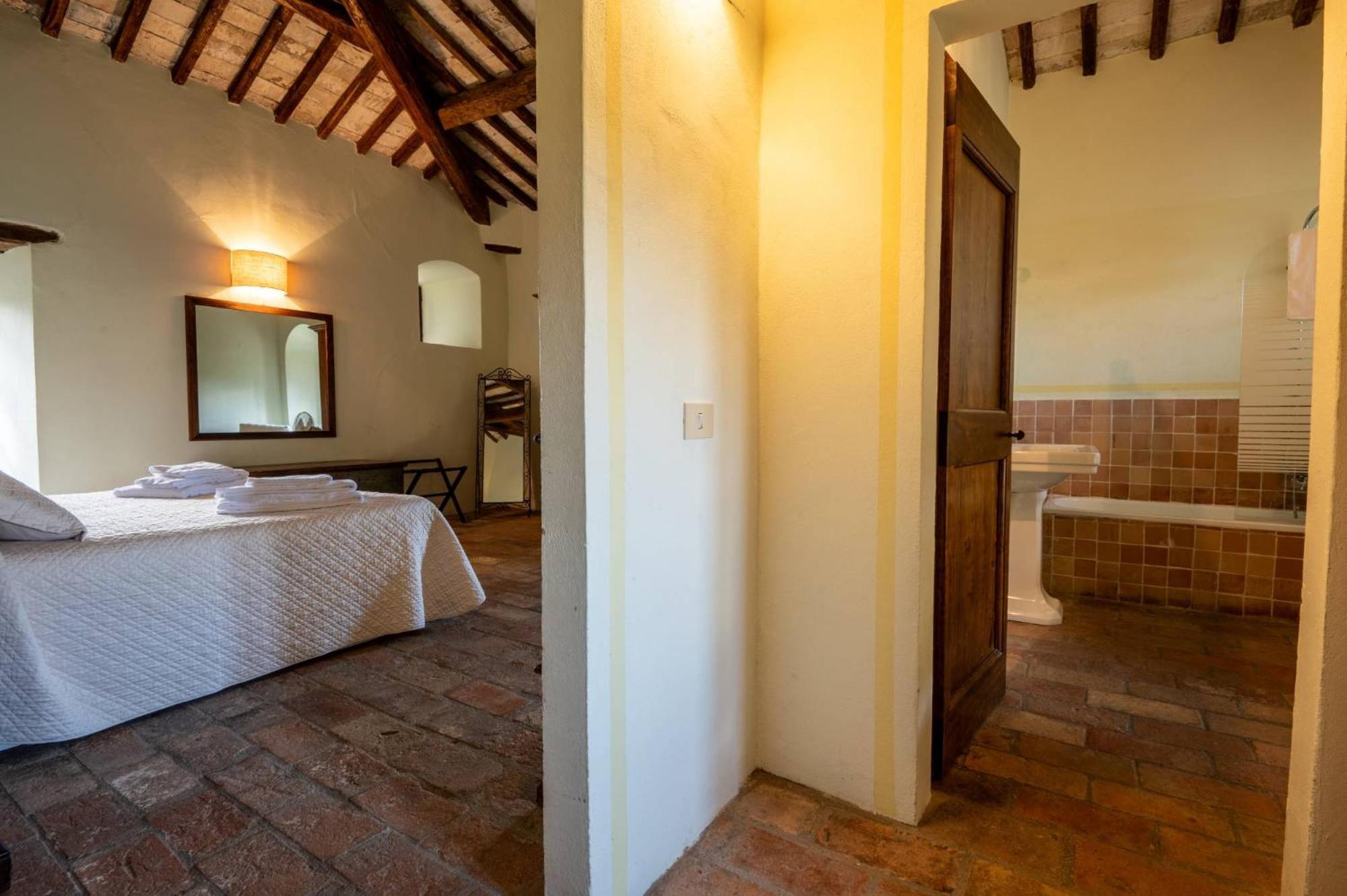 Castello Valenzino Bed and Breakfast Antognola Eksteriør billede
