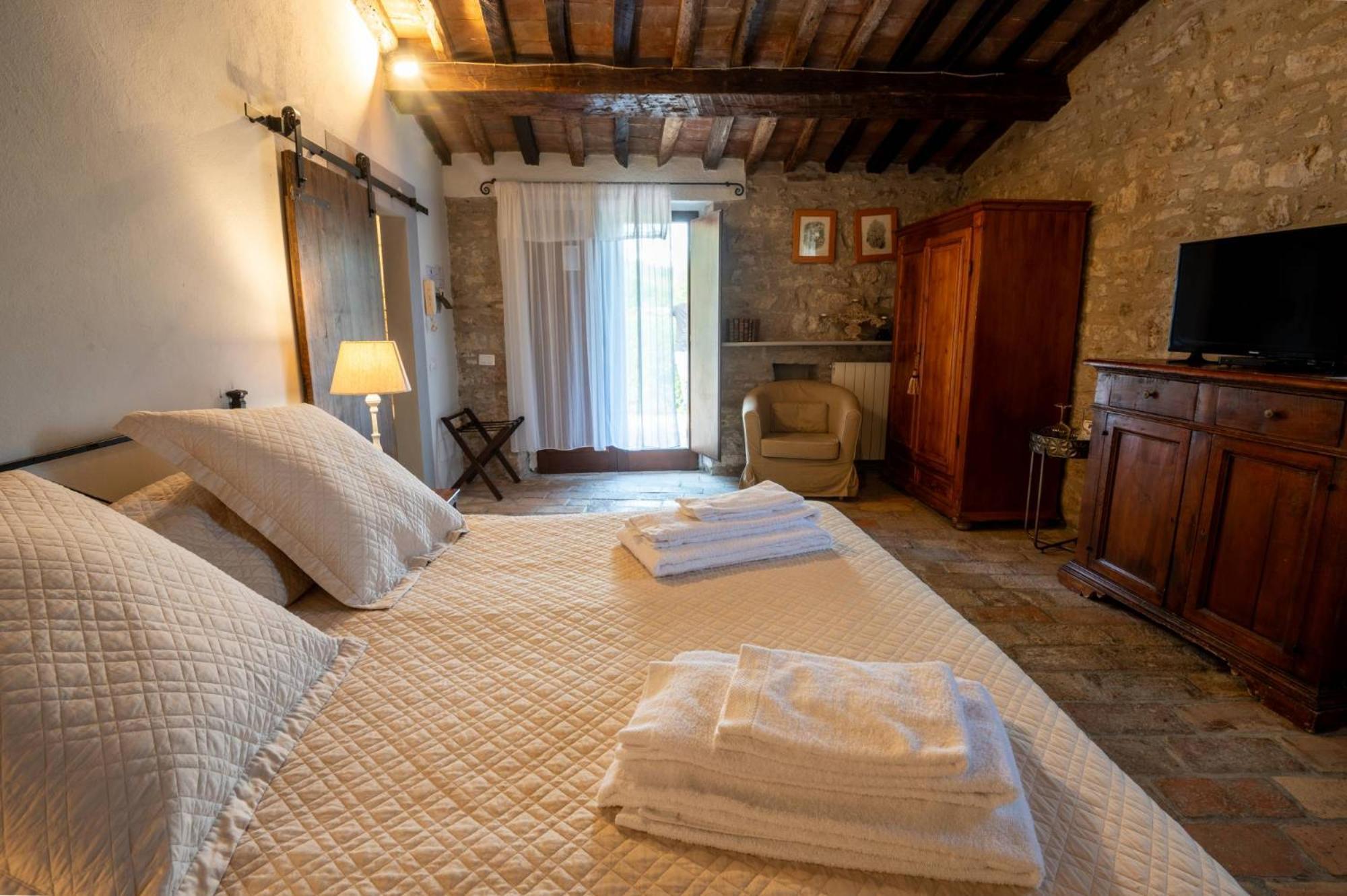 Castello Valenzino Bed and Breakfast Antognola Eksteriør billede