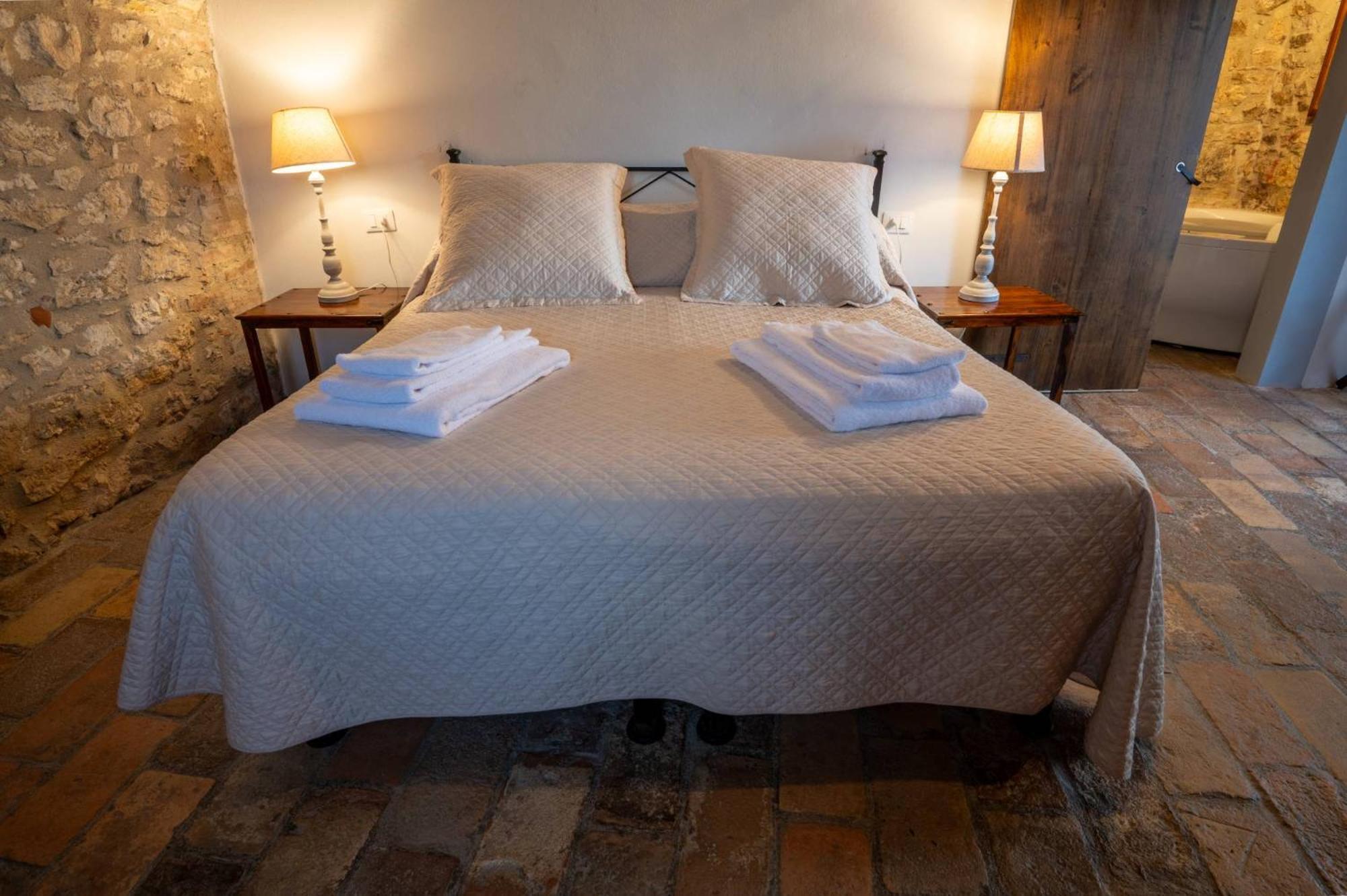 Castello Valenzino Bed and Breakfast Antognola Eksteriør billede
