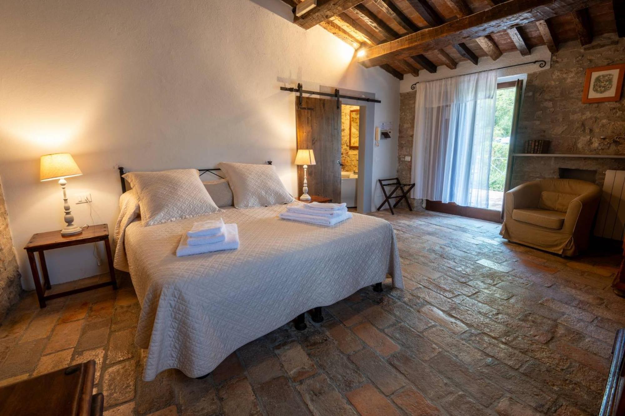 Castello Valenzino Bed and Breakfast Antognola Eksteriør billede