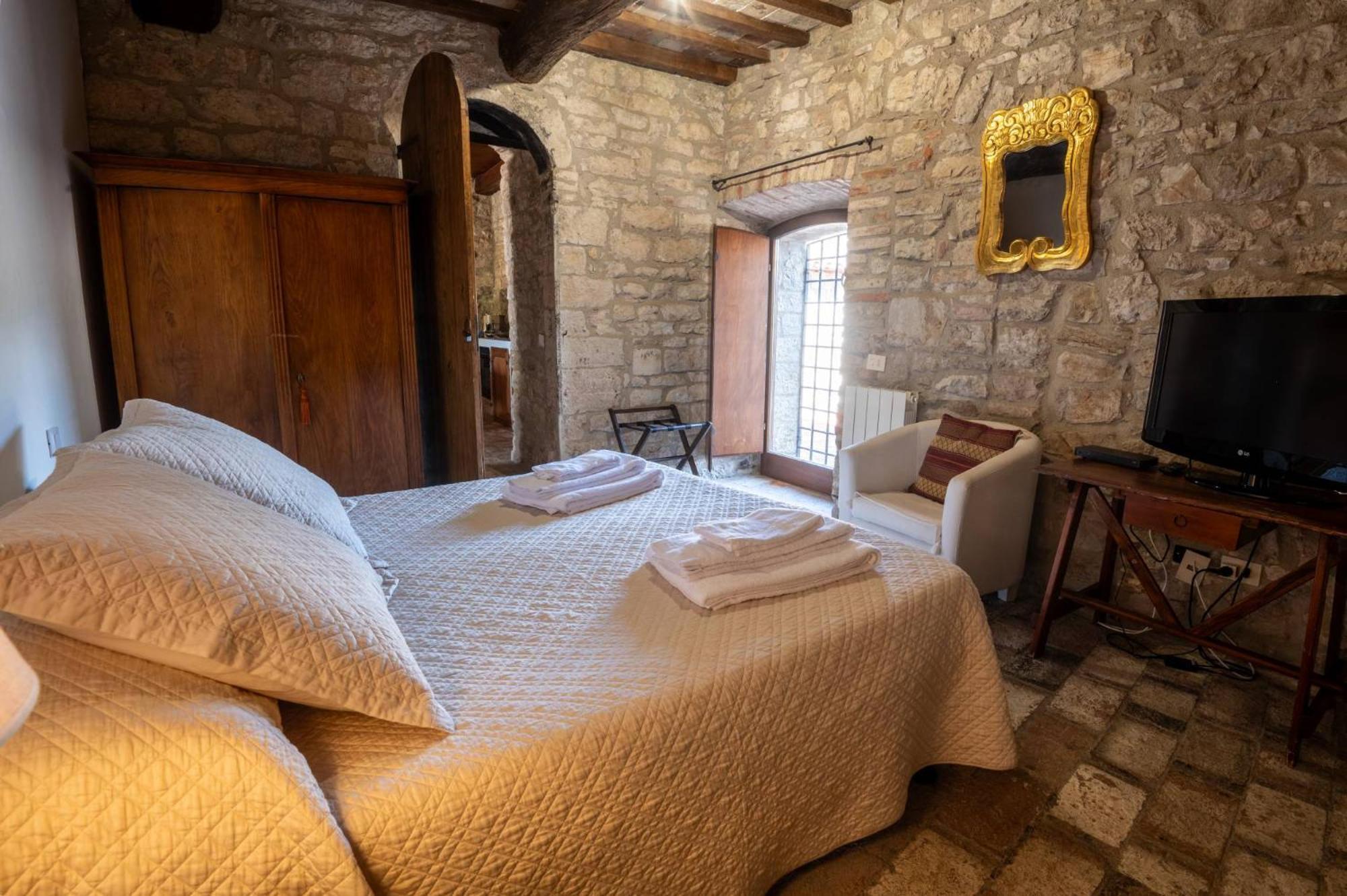 Castello Valenzino Bed and Breakfast Antognola Eksteriør billede