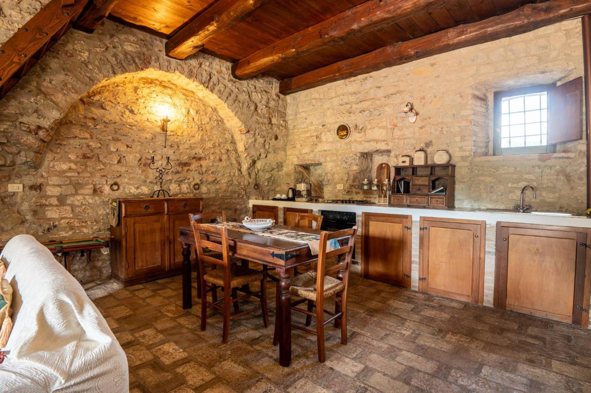 Castello Valenzino Bed and Breakfast Antognola Eksteriør billede
