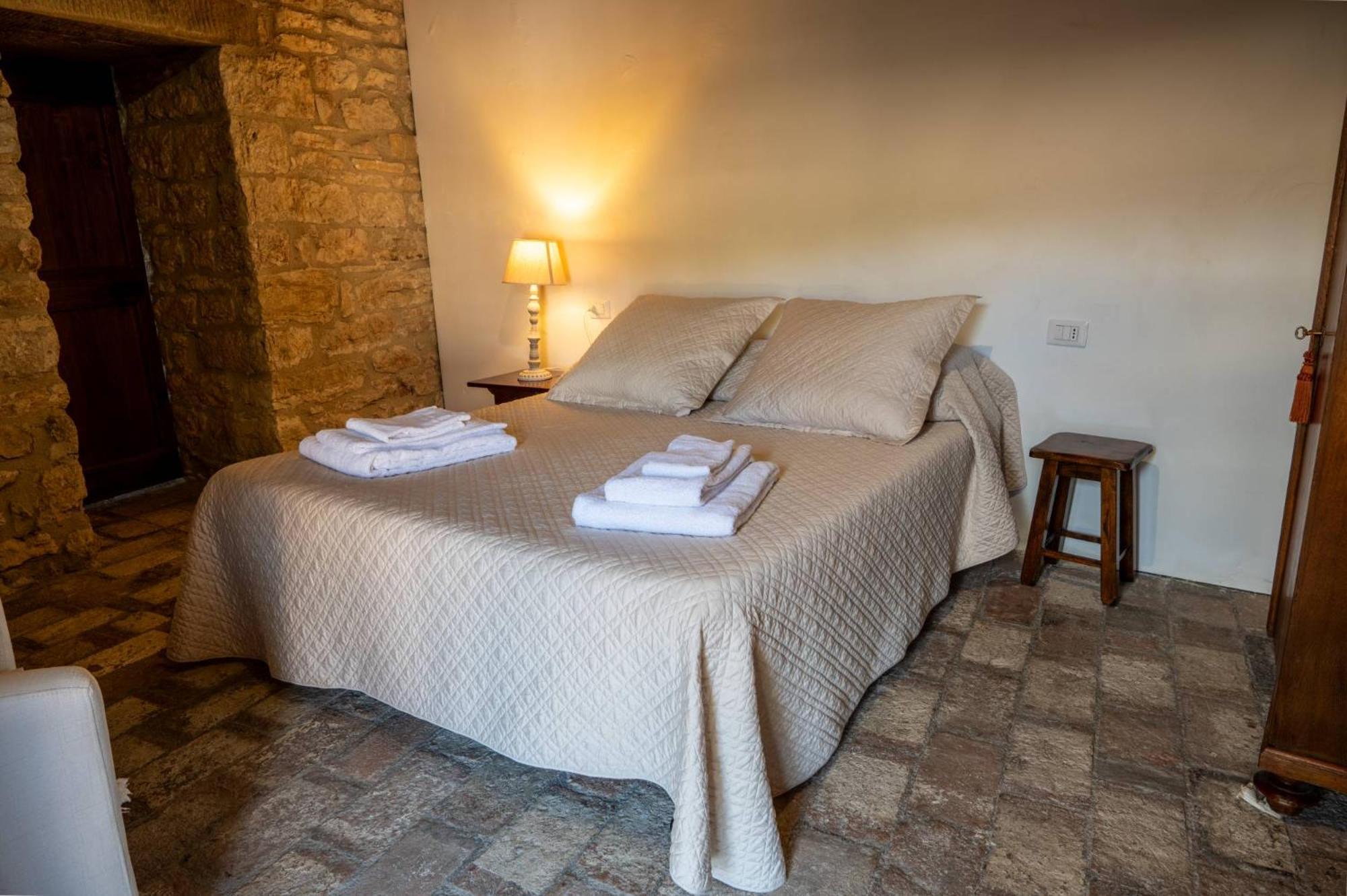 Castello Valenzino Bed and Breakfast Antognola Eksteriør billede