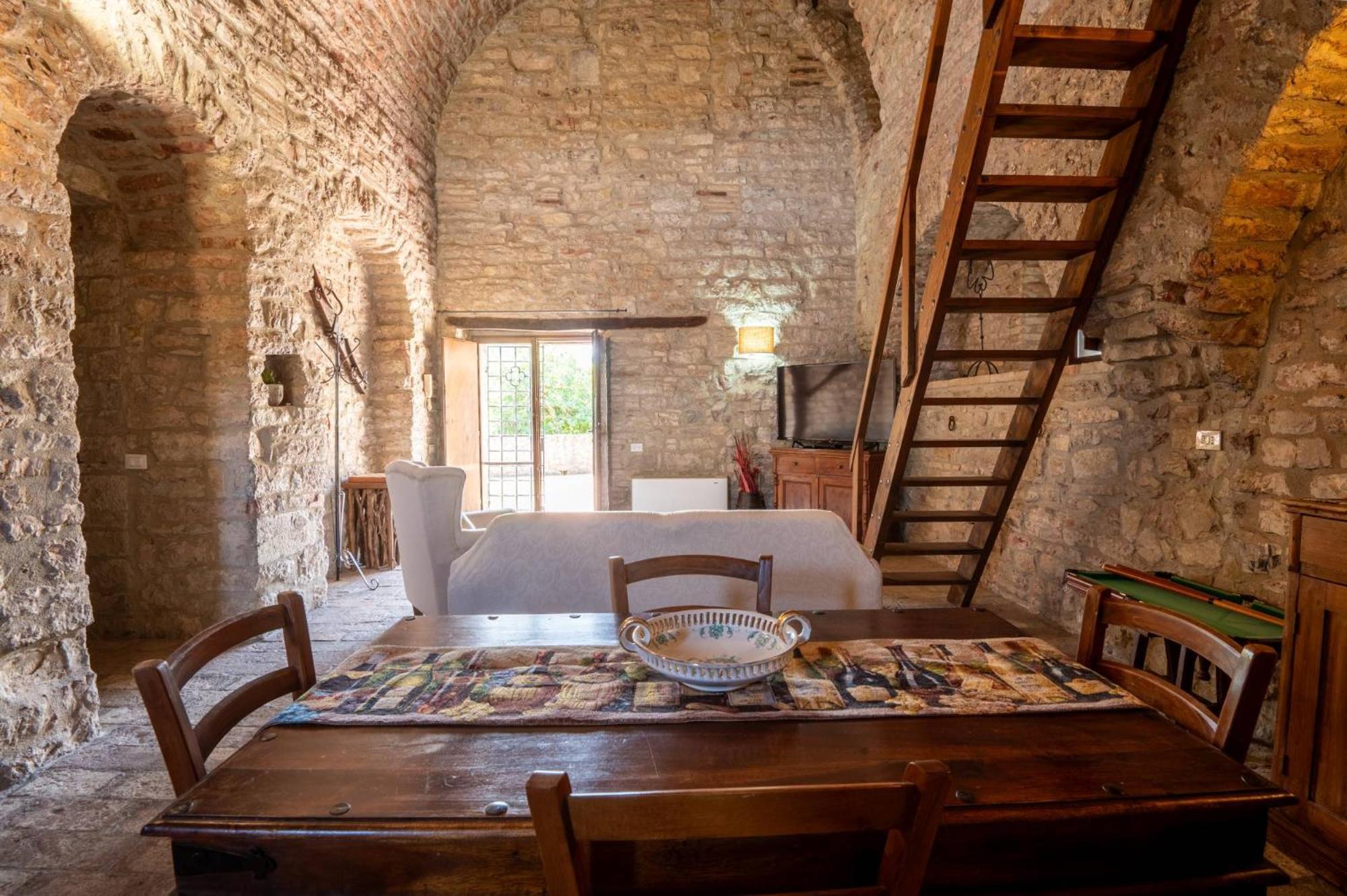 Castello Valenzino Bed and Breakfast Antognola Eksteriør billede